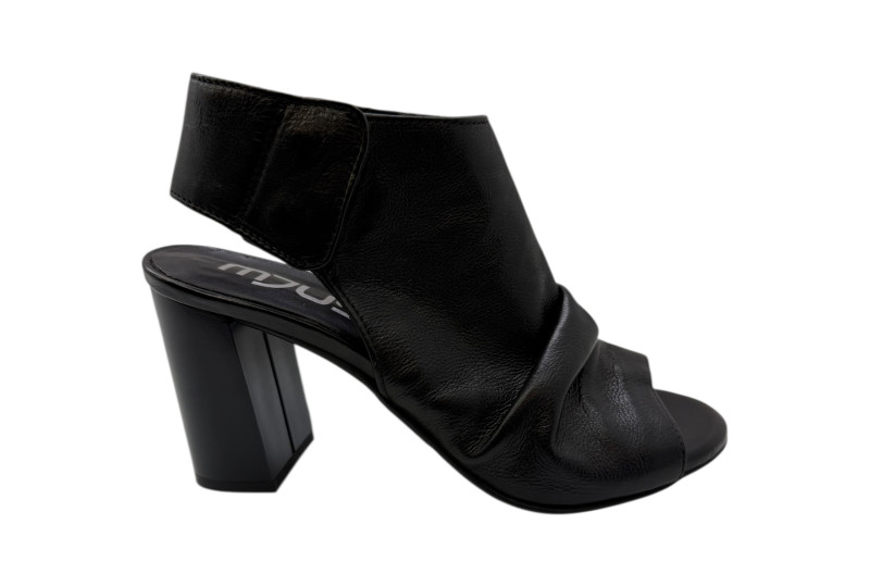 SANDALIA ABOTINADA TACON